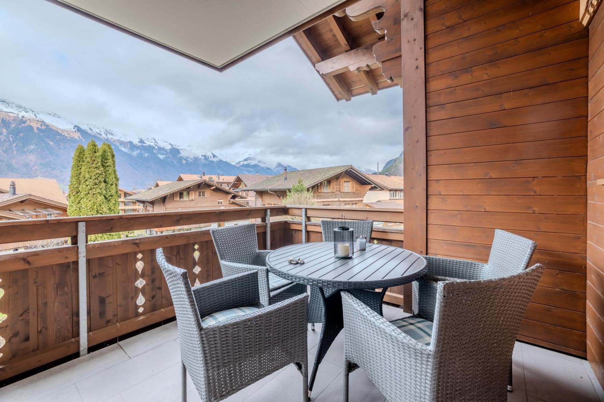 Chalet Apartments Iseltwald Exterior photo