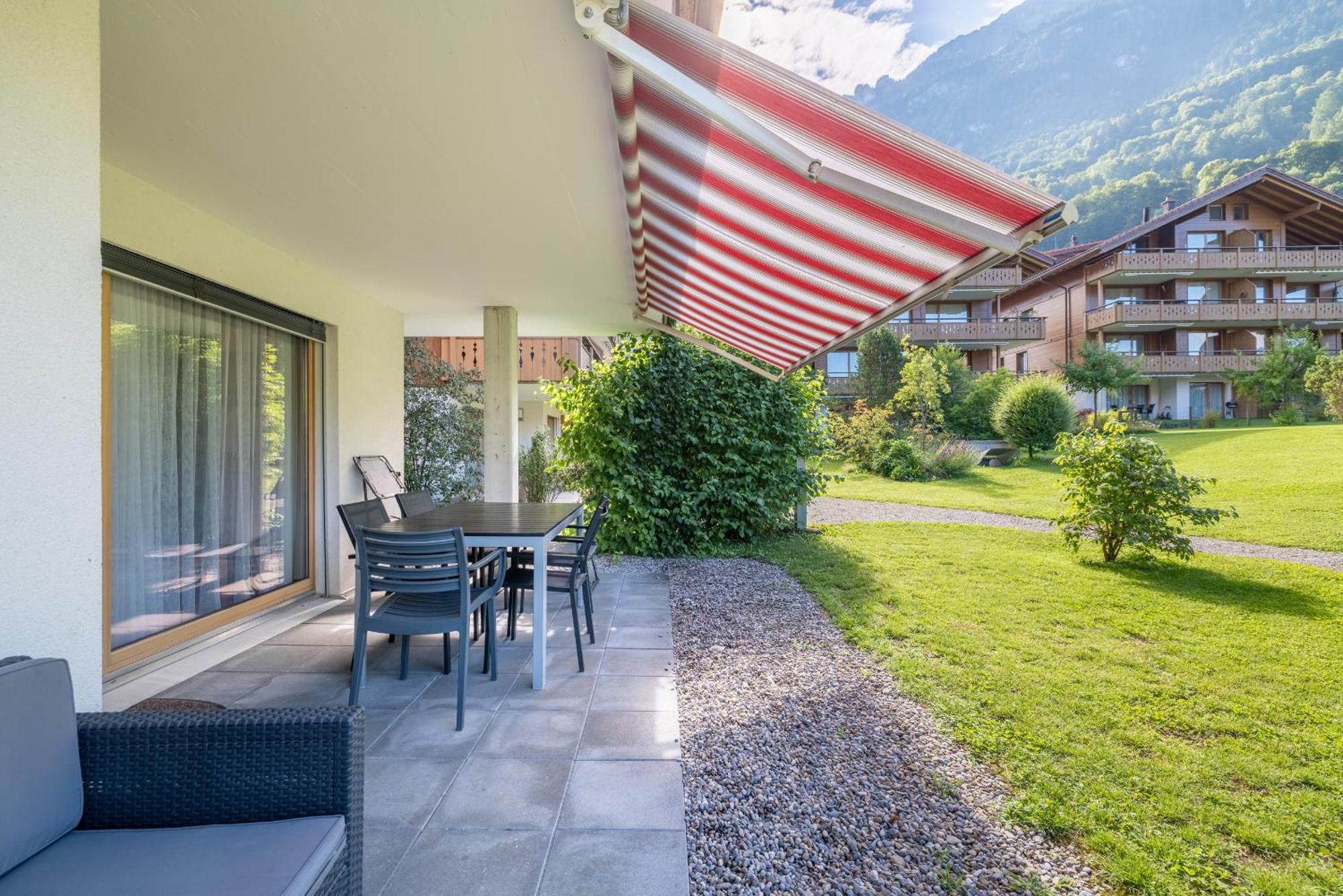 Chalet Apartments Iseltwald Exterior photo